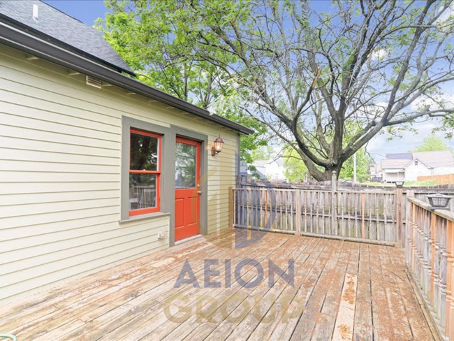 Building Photo - 989 Woodruff Pl E Dr