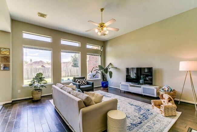 Building Photo - 14015 Blue Vista Dr