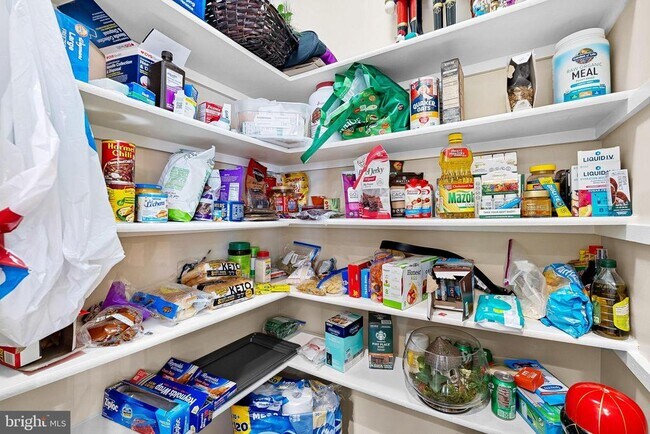 Building Photo - 8138 Rondelay Ln