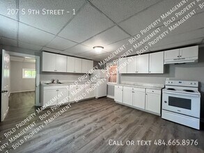 Building Photo - 207 S 9th St