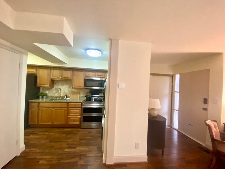 Building Photo - 13 Stonehenge Cir