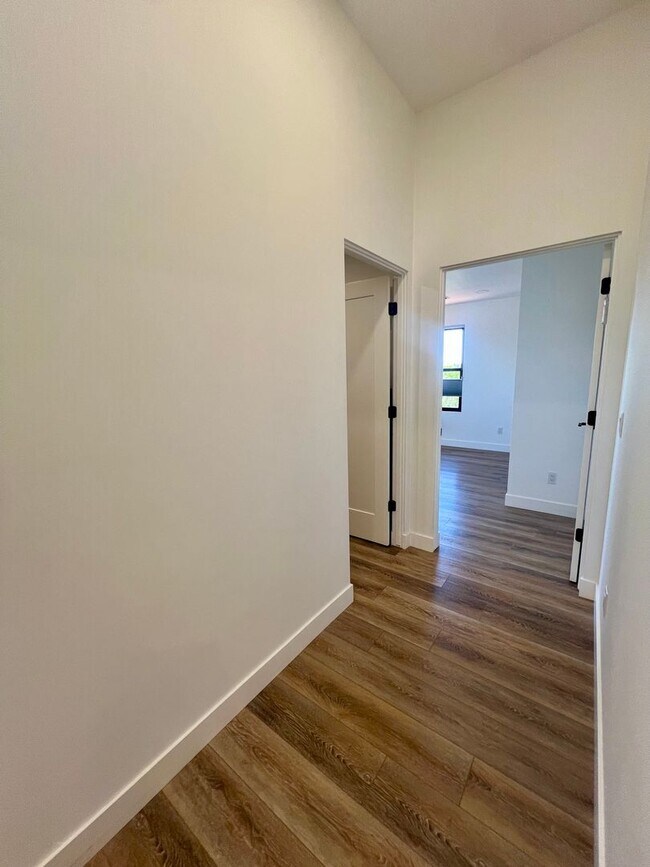 Building Photo - 485 Windsong Dr