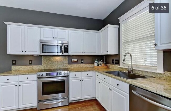 Building Photo - Tradition View