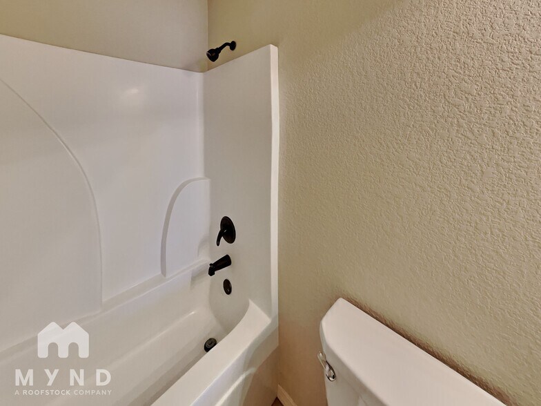 Building Photo - 12 Bristol Dr