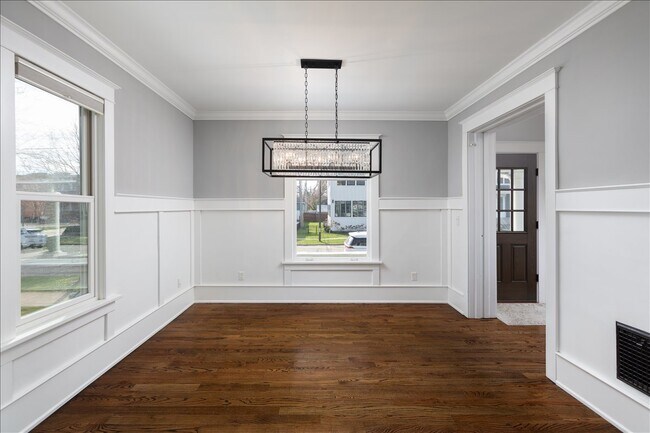 Building Photo - 18 N Main St