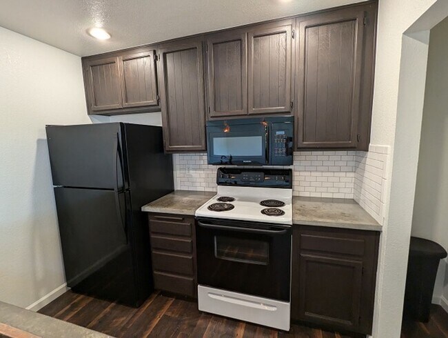 Building Photo - 2 Bedroom-1 Bathroom Condo in Santee (Tras...