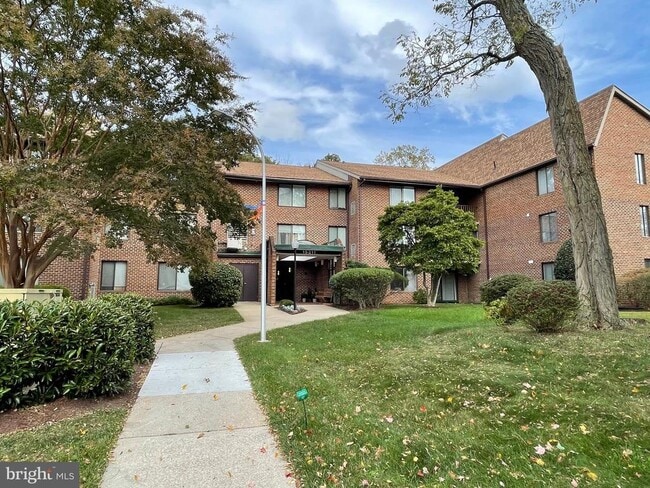 Building Photo - 15311 Beaverbrook Ct