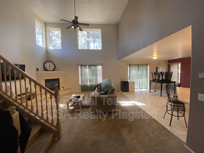Building Photo - 381 W Cattle Drive Trail