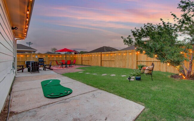 Building Photo - 7211 Crescent Mills Dr