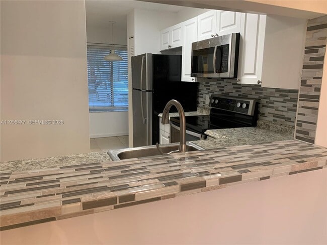 Building Photo - 1013 Coral Club Dr