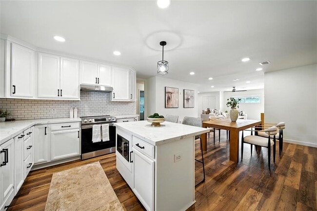 Building Photo - 1610 Antoine Dr