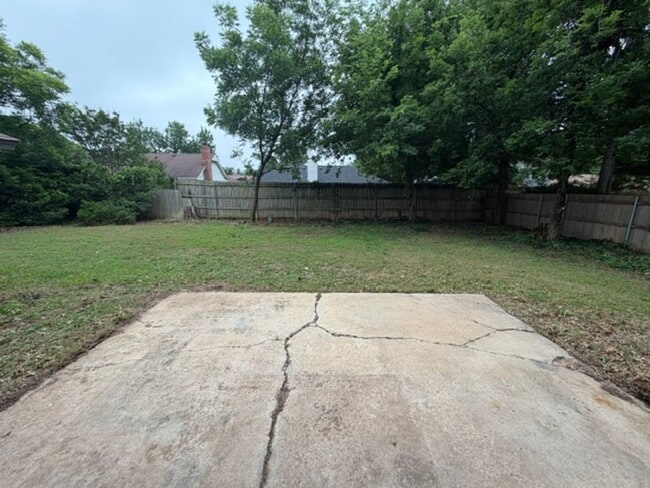 Building Photo - Wonderful east Norman home! Three bed, two bath, two car garage, fully fenced yard!