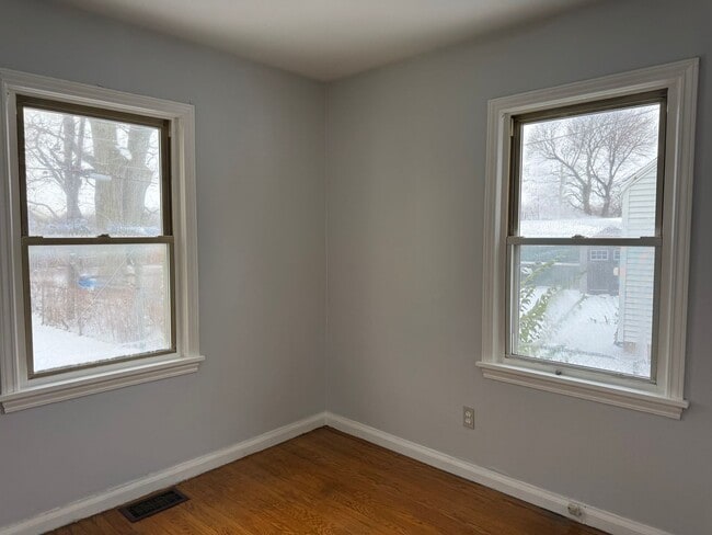 Building Photo - HOUSE CLOSE TO EVRYTHING YOU NEED.THIS HOME IS A MUST SEE!!!