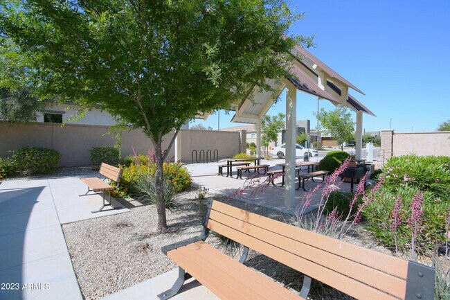Building Photo - 1201 E Cherrywood Pl