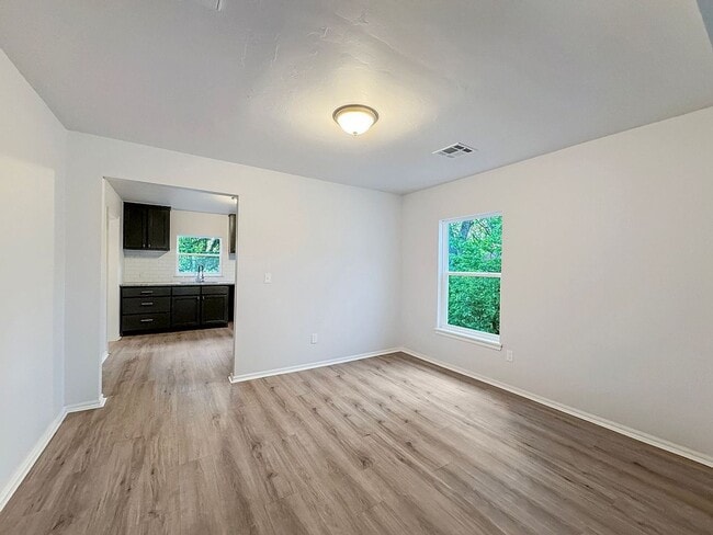 Building Photo - FOR RENT: Charming 2-Bedroom Home with a Versatile Bonus Room!