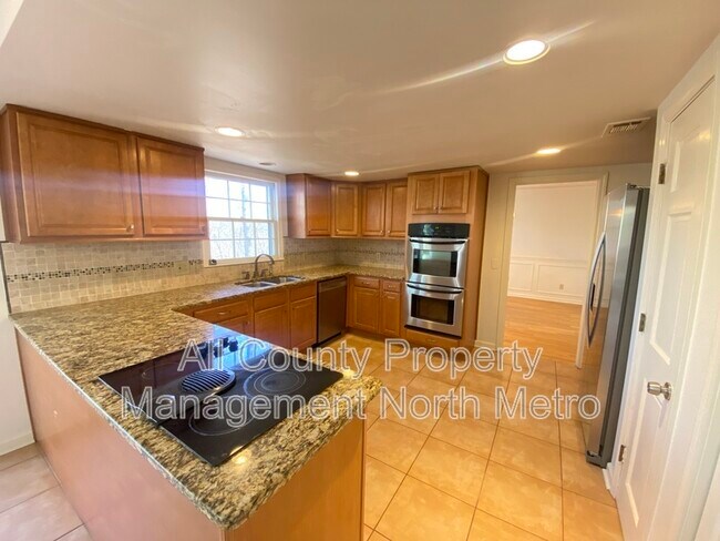 Building Photo - 320 6 Branches Ct