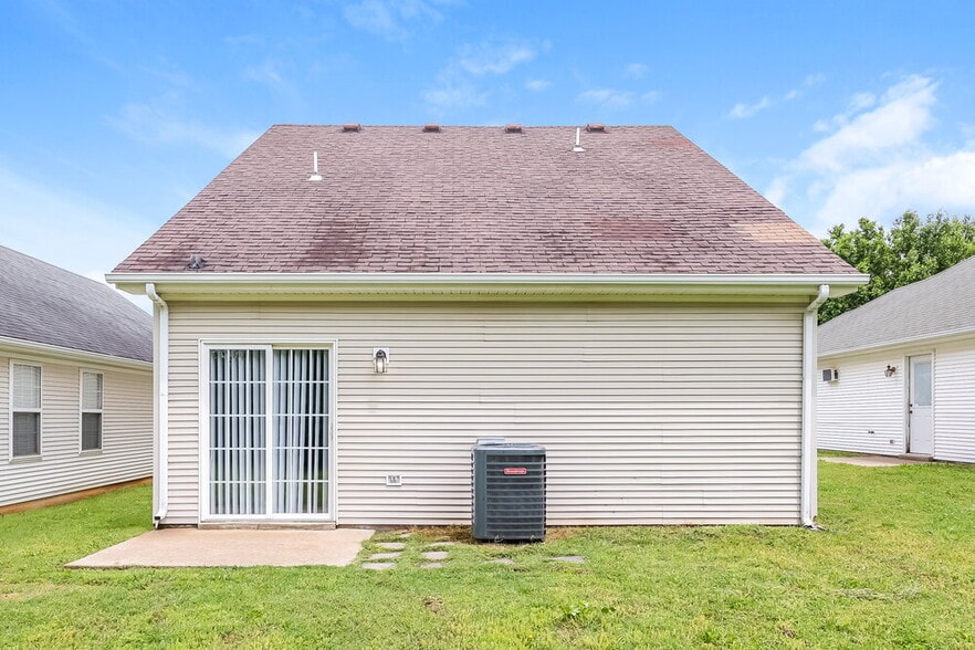 Building Photo - 1464 Rochester Dr