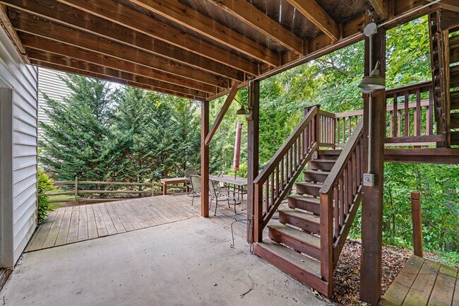 Building Photo - Exceptional 5-Bedroom Home with Finished Basement in Prime Location!