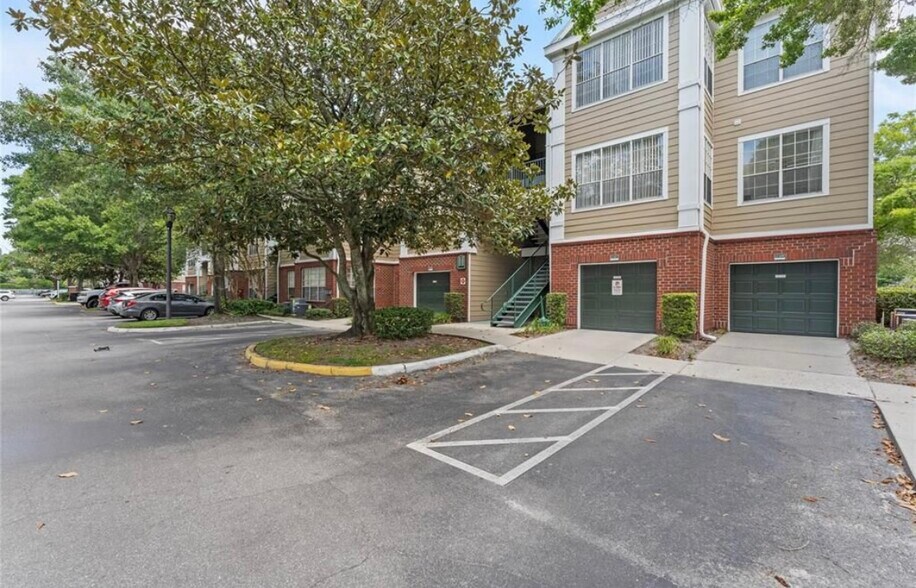 Front - 13015 Plantation Park Cir