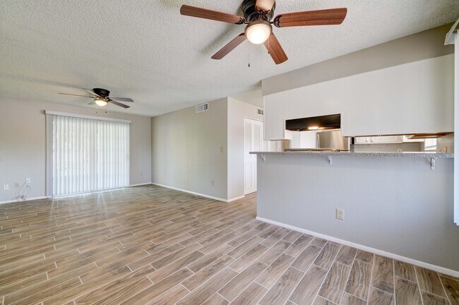 Building Photo - 5945 S Palm Dr