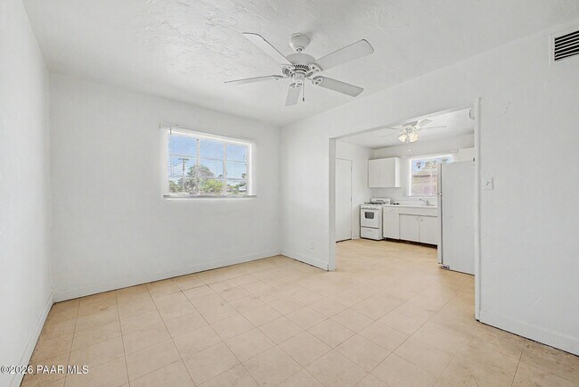 Building Photo - 4650 E 17th St