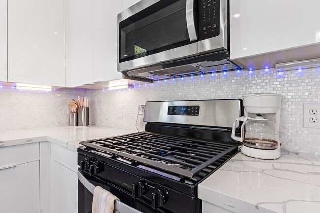 Building Photo - 851 Prosper St