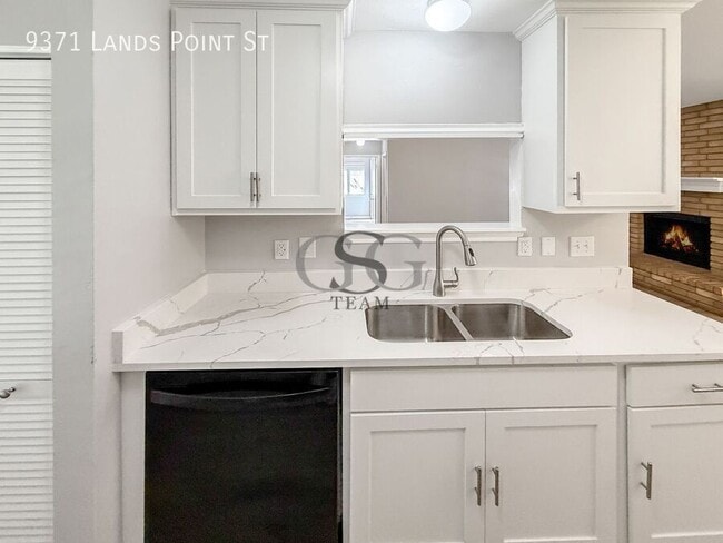 Building Photo - 9371 Lands Point St