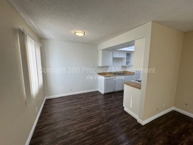 Building Photo - 9421 Cedar St