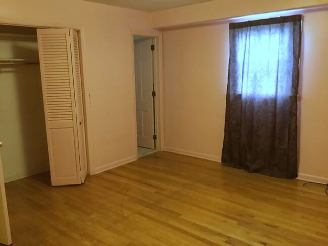 Building Photo - ENJOY THE COMFORTS OF ONE-FLOOR LIVING!