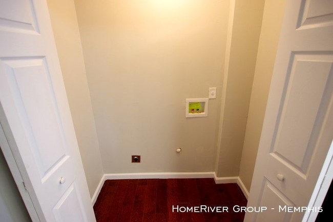 Building Photo - 6923 Parkbrook Ln