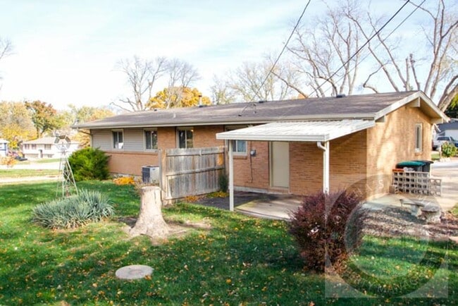 Building Photo - Comfortable 3 Bd /1.5 Ba Home  $500.00 off Deposit!!!