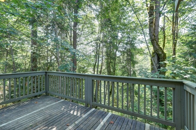 Building Photo - Gorgeous 3BR 2.5BA Issaquah Town Home Avai...