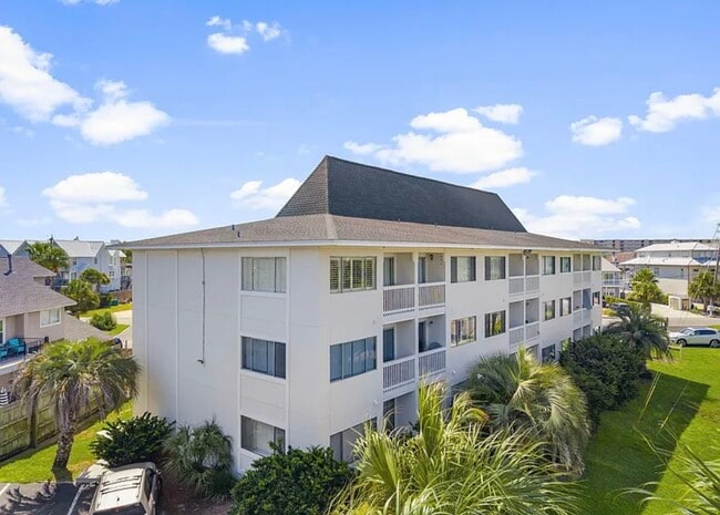 Building Photo - 485 Gulf Shore Dr