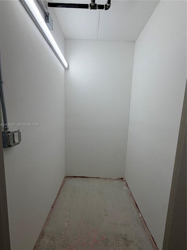 Building Photo - 9201 E Bay Harbor Dr