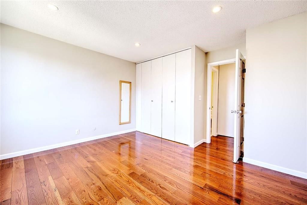 Building Photo - 274 S Main St