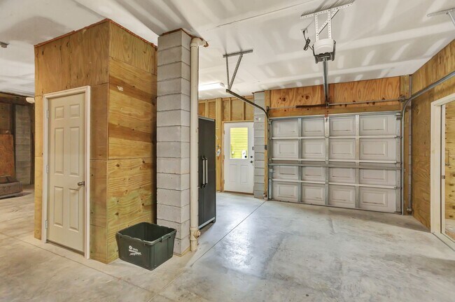 Building Photo - Elevated Home in The Club at Legends Oaks Plantation