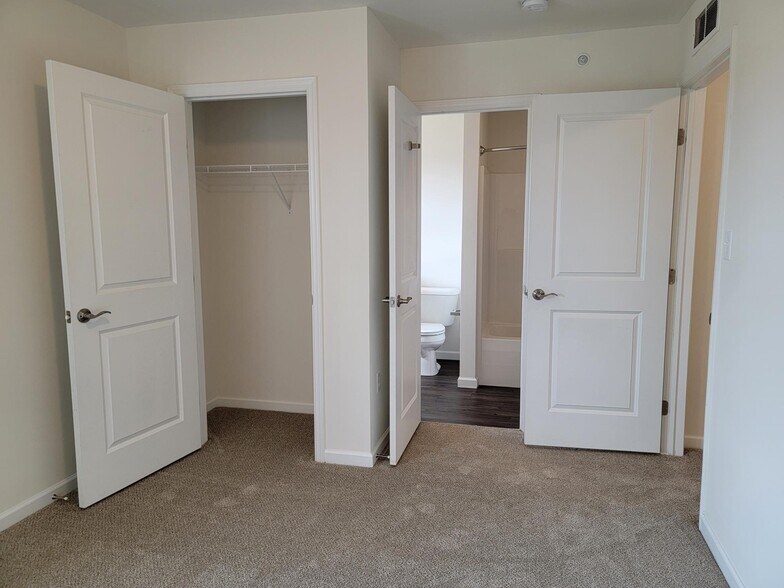 Building Photo - 30 Rollins Ln