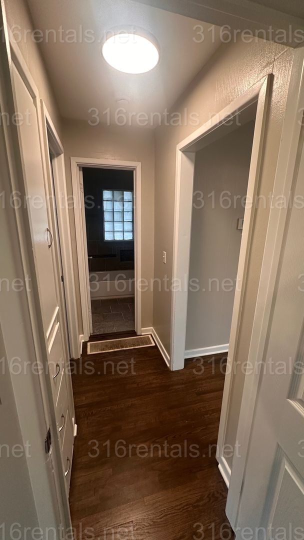 Building Photo - $1250 - 3 bed 1 bath with basement - Single Family Home located in the Southwest neighborhood