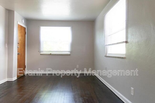 Building Photo - 113 Niagara Ave