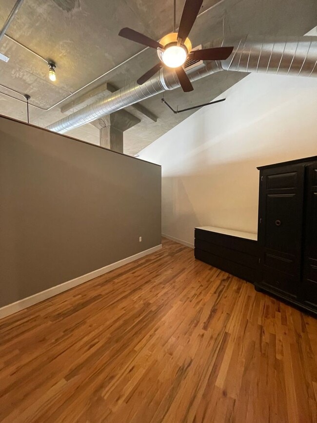 Building Photo - Charming Loft with Private Entrance & Pati...
