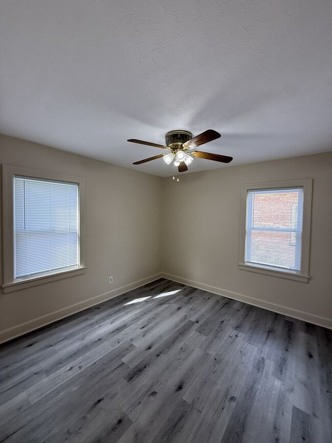 Building Photo - Beautiful 3 Bedroom 1 Bathroom Home