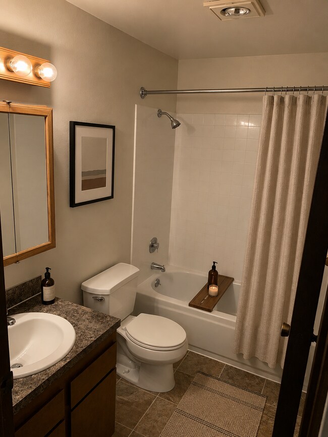 Building Photo - The Easy Choice in Yakima- Practical Features & Great Location!