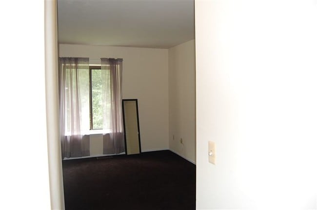 Building Photo - 200 Briarcrest Dr