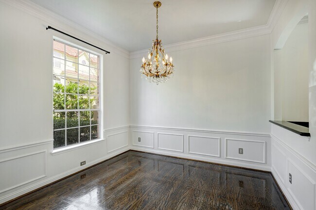 Building Photo - 5207 Blossom St