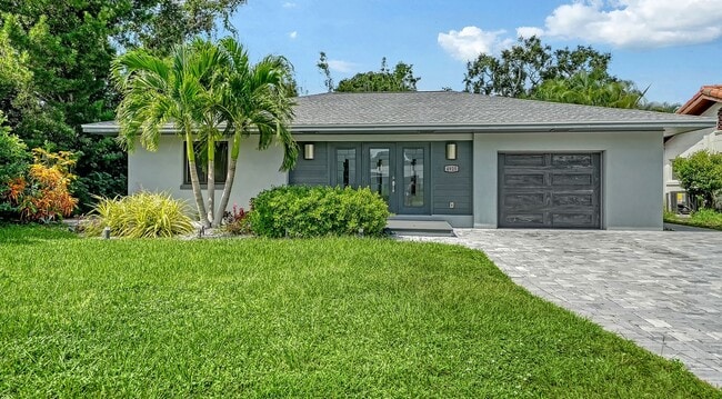 Building Photo - Museum's Area Home