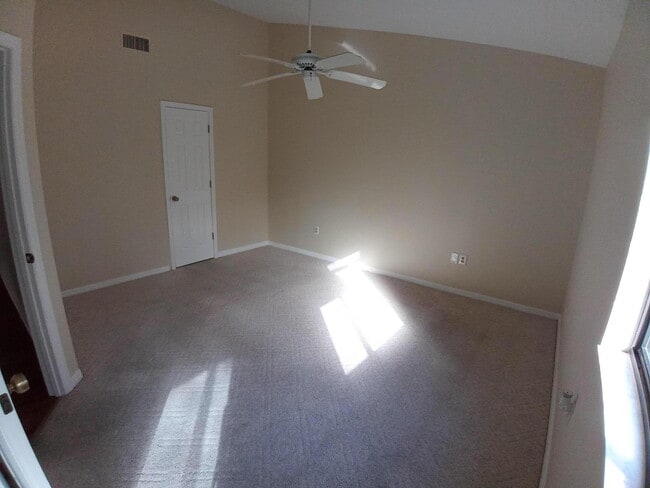 Building Photo - 1237 Country Club Dr