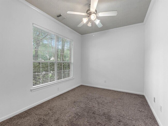 Building Photo - 25553 Oakhurst Forest Dr