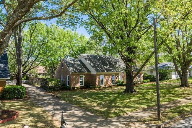 Building Photo - 2925 Fernway Dr
