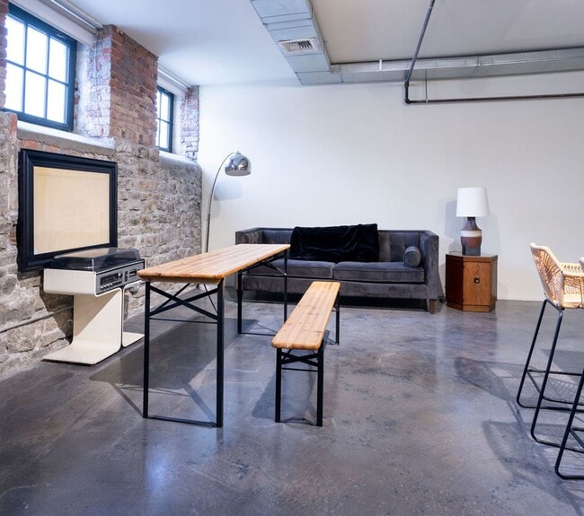 Building Photo - Garden View 1 Bedroom Loft Ready for move in