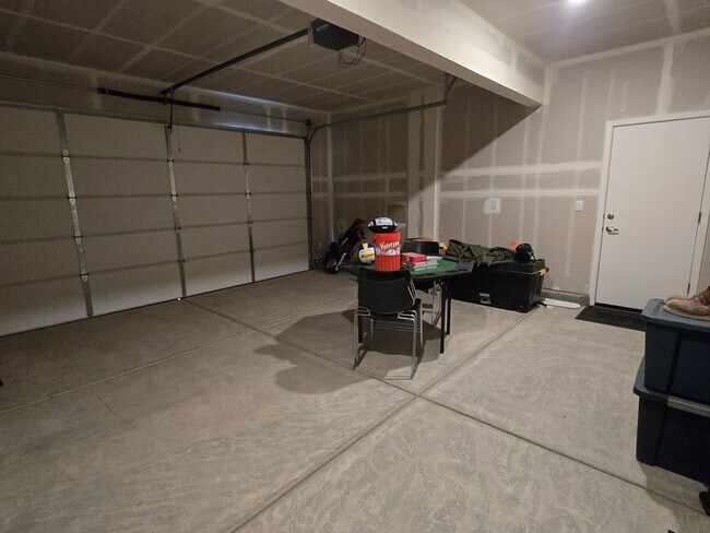 Building Photo - Newer 2 story home in Stonebrook Village- ...